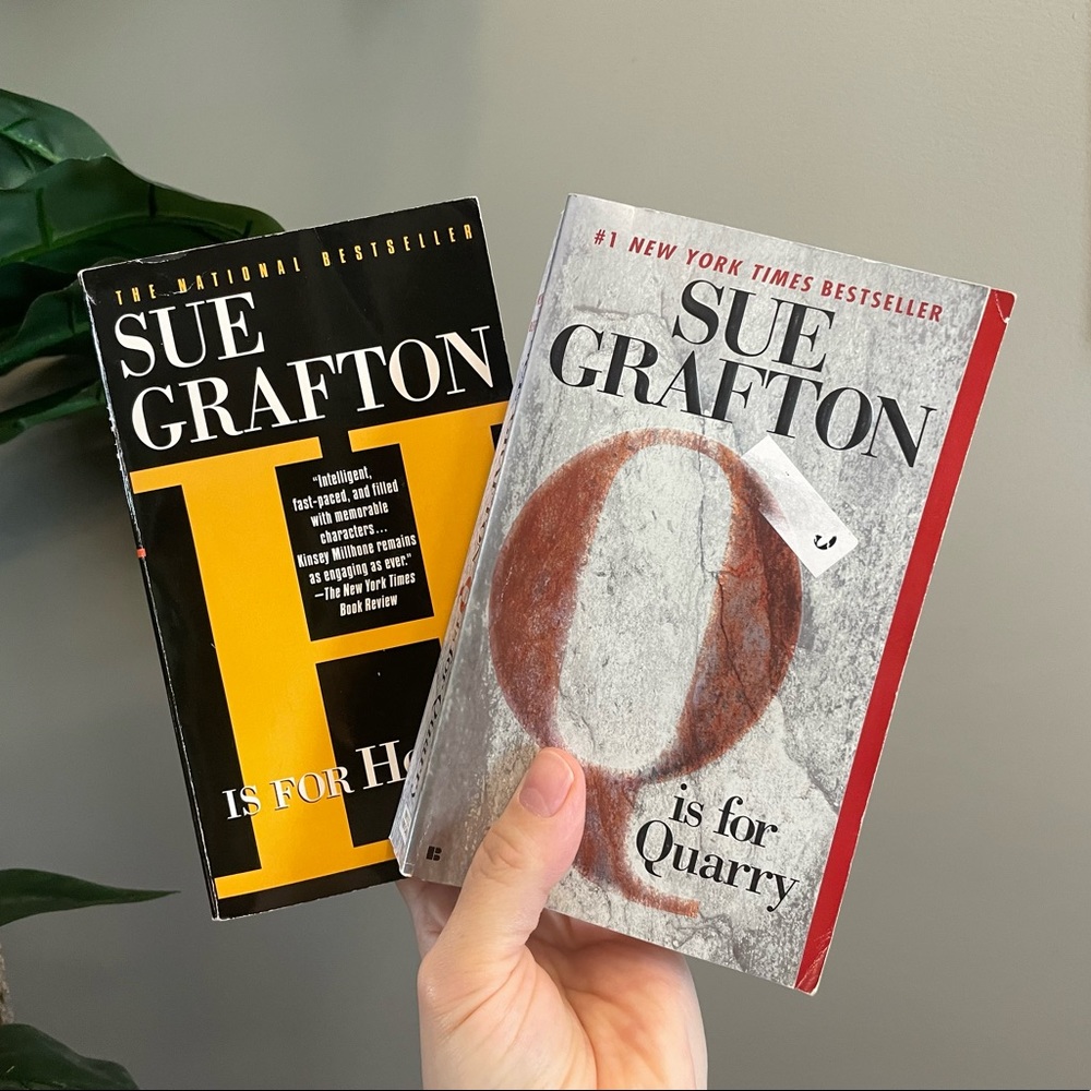 Vintage Kinsey Millhone Novels, H Is for Homicide by Sue Grafton Books